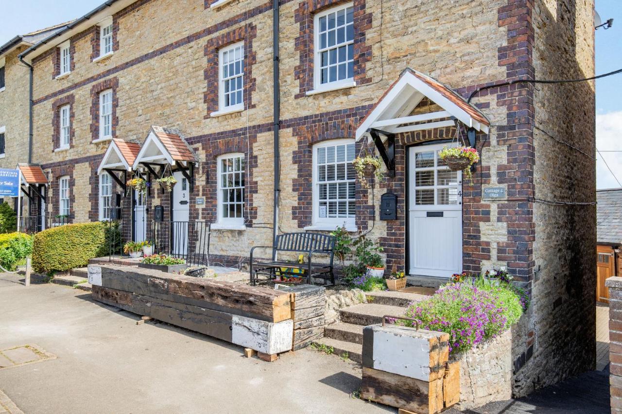 4 Canalside Cottages โทสเตอร์ ภายนอก รูปภาพ