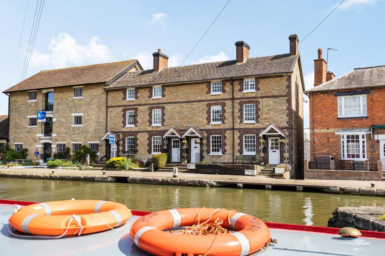4 Canalside Cottages โทสเตอร์ ภายนอก รูปภาพ