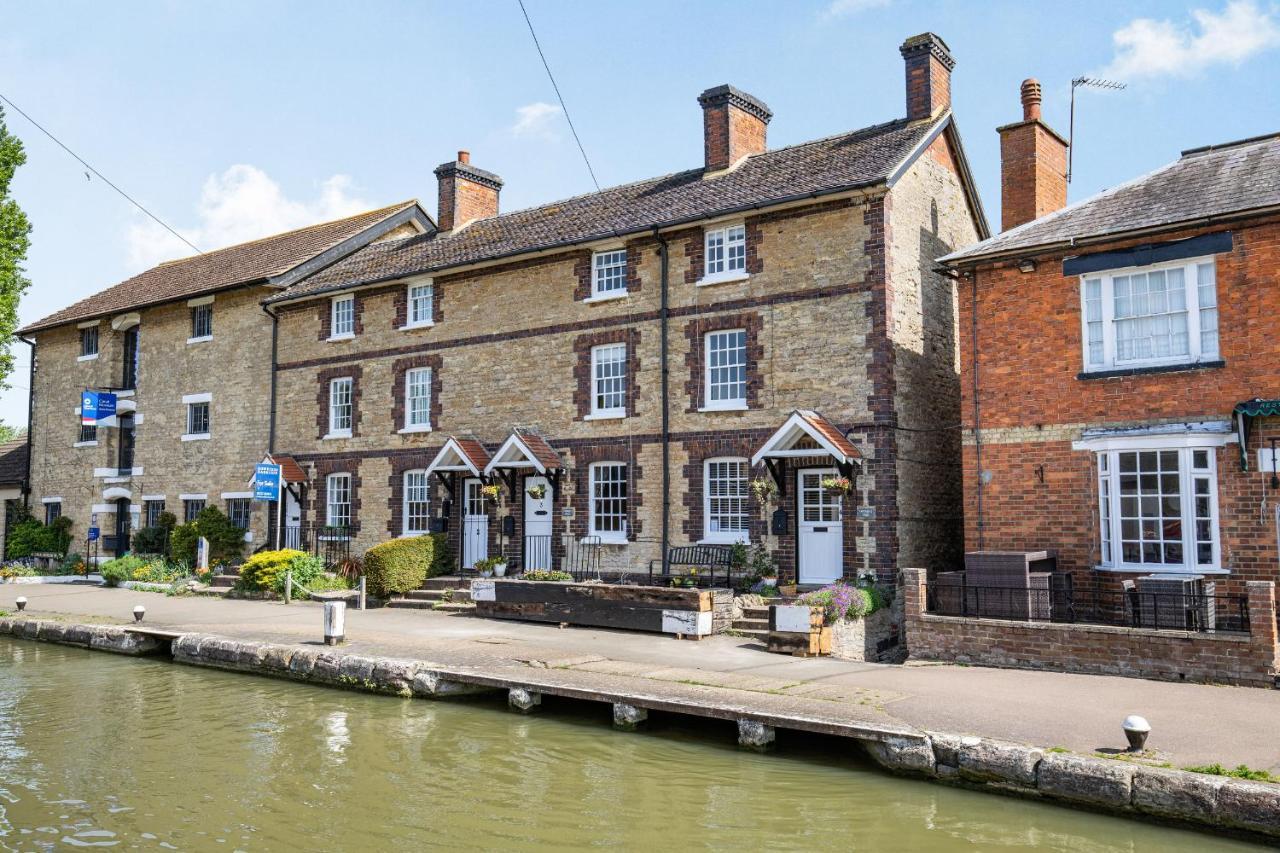 4 Canalside Cottages โทสเตอร์ ภายนอก รูปภาพ
