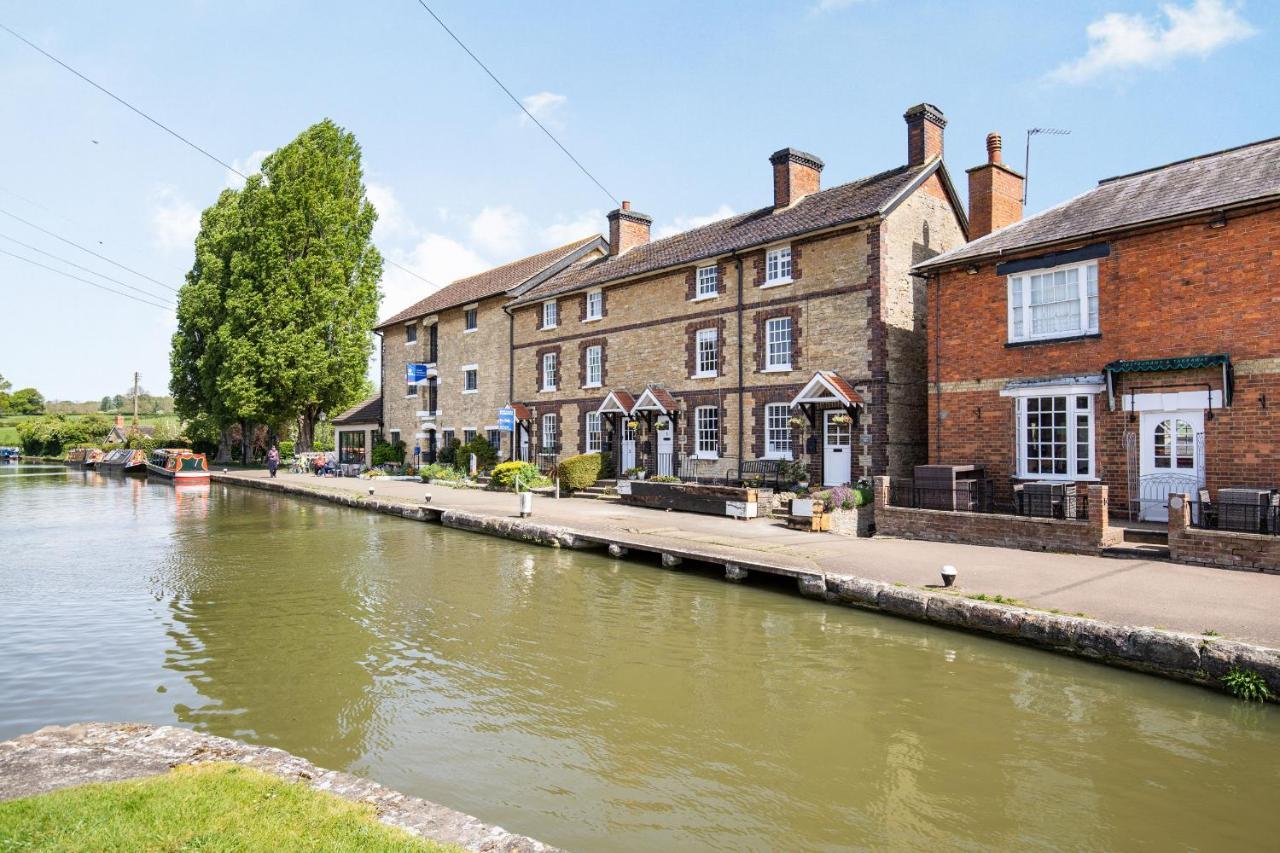 4 Canalside Cottages โทสเตอร์ ภายนอก รูปภาพ