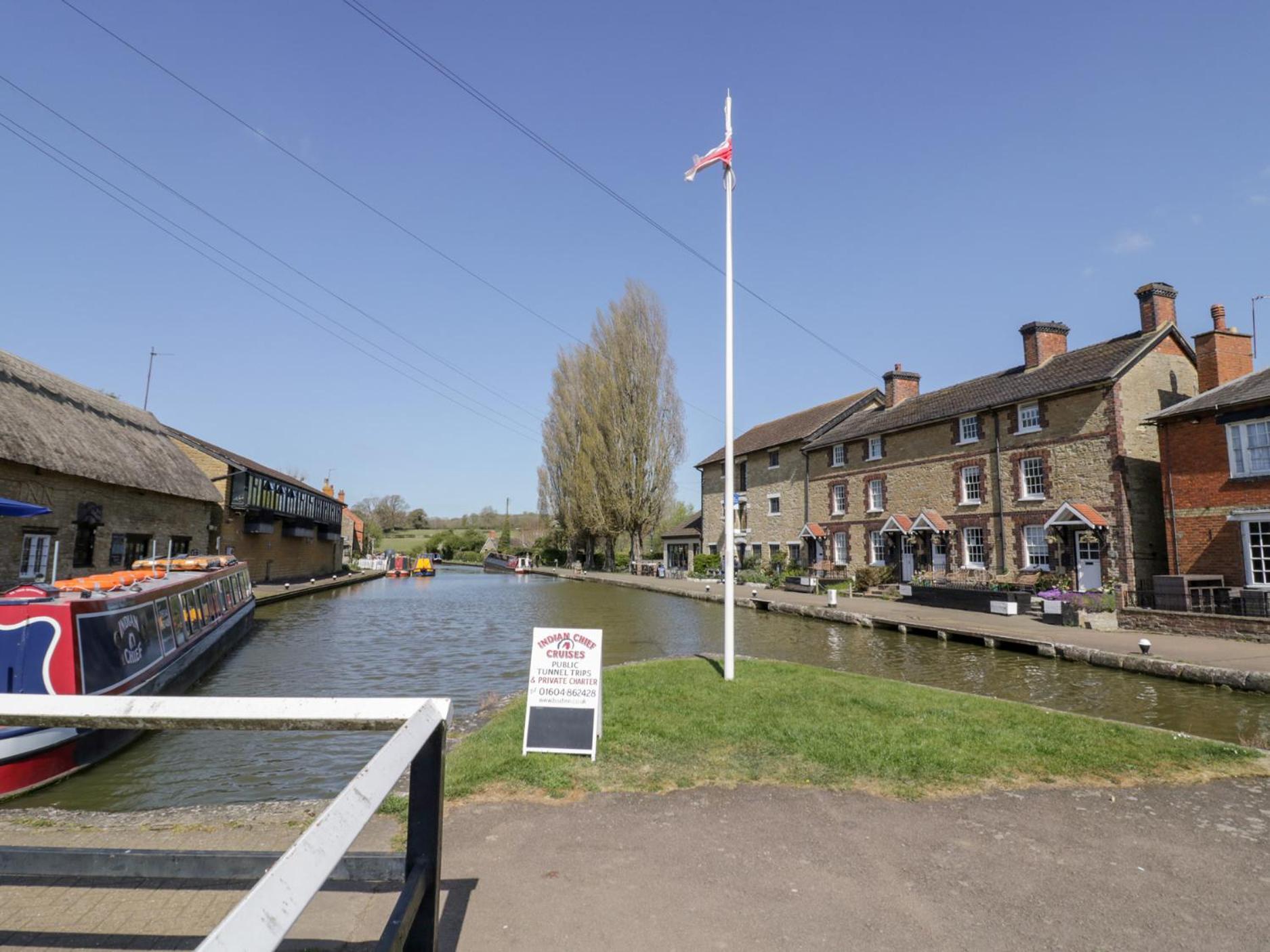 4 Canalside Cottages โทสเตอร์ ภายนอก รูปภาพ