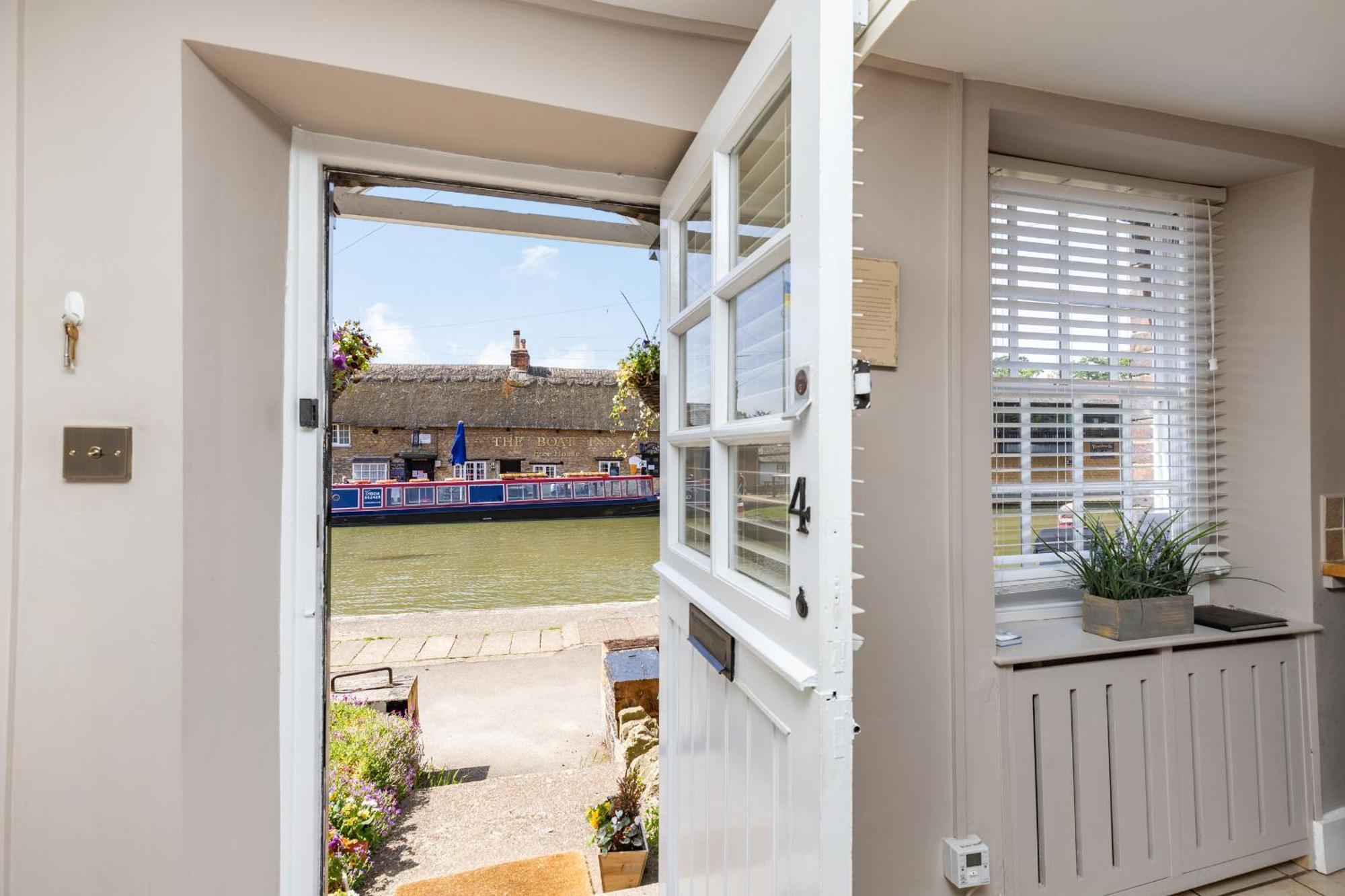 4 Canalside Cottages โทสเตอร์ ภายนอก รูปภาพ