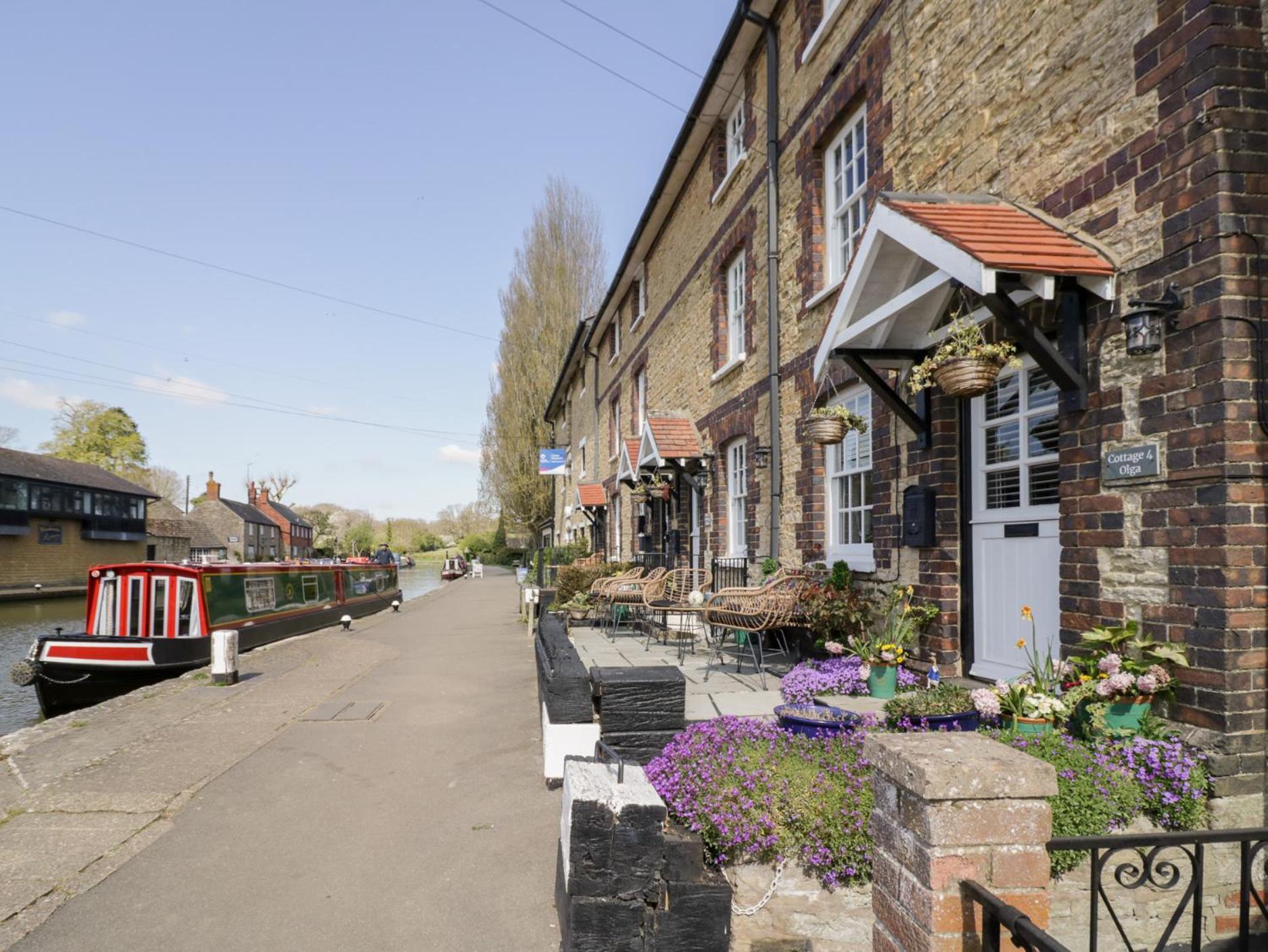 4 Canalside Cottages โทสเตอร์ ภายนอก รูปภาพ